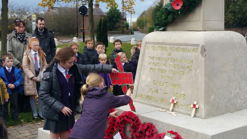 Year 5 leaving their messages of rememberance. 11/11/15